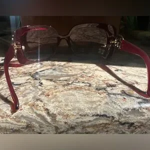 Gucci | Accessories | Excellent Condition Gucci Burgundy  display picture 2